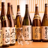 豊富なドリンク!!常時40種類ほど日本酒取り揃えております。。色々利き酒してお好みの日本酒を探してみてください。日本酒以外にも、ビール・焼酎・ワインなど各種ご用意しております。