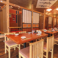 4名様までご利用いただける【テーブル席】です。お仕事帰りに嬉しい、足をくずしてお座りいただける掘りごたつ席。美味しい料理とお酒で日頃の疲れを癒してください♪岡山駅から徒歩5分なので、夜遅くまででもOK！