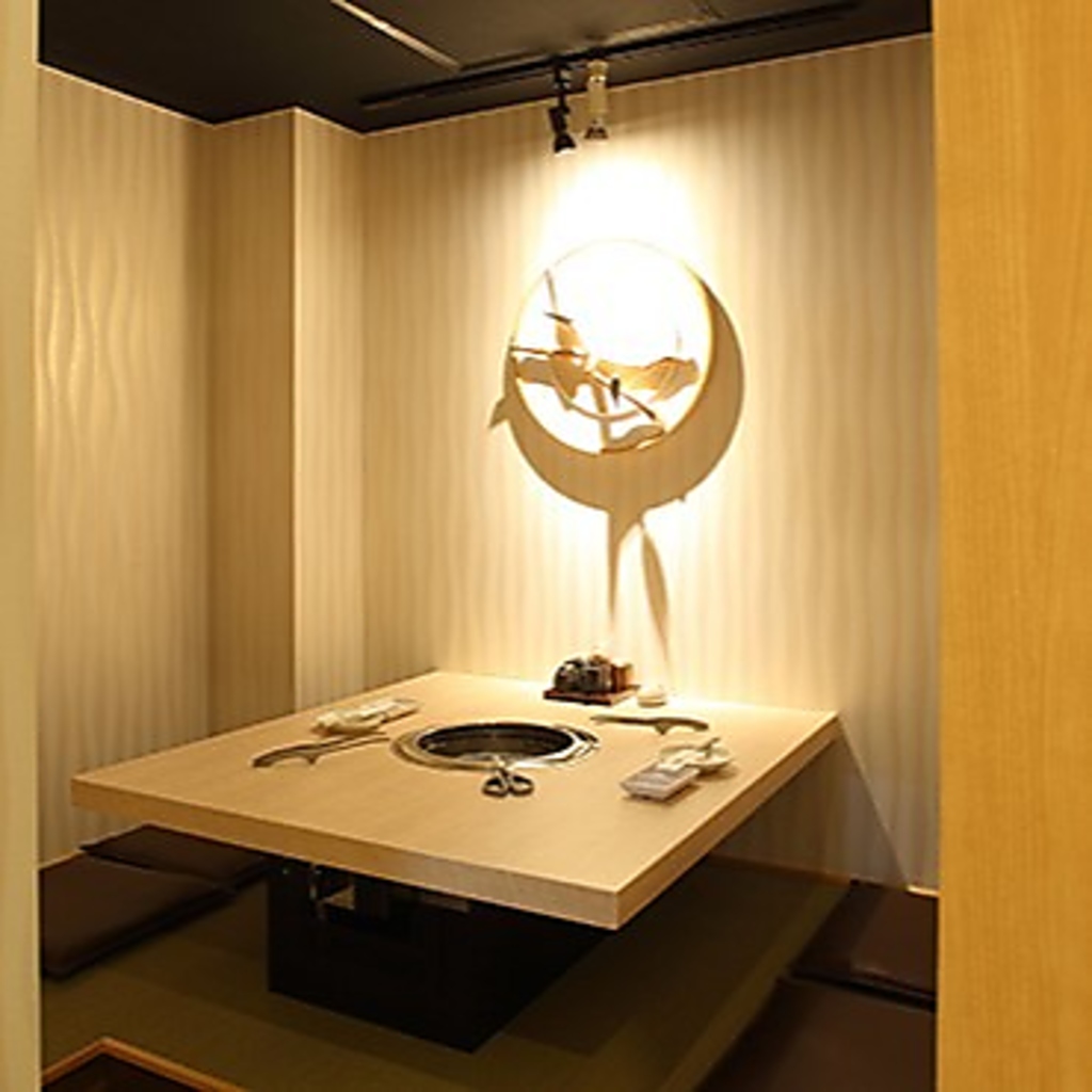 全席完全個室の【蔵】。肉質にこだわった選りすぐりの黒毛和牛をご堪能いただけます。