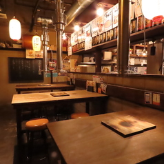 4名様向けのテーブル席。ちょい飲みや二次会利用でもお気軽にご利用ください。