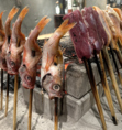 鮮魚や肉類を串で楽しめる炉端焼きは出来上がるまでの焼く音や香りもお楽しみいただけます。