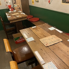 【2階】ゆったり座れるテーブル席も完備。