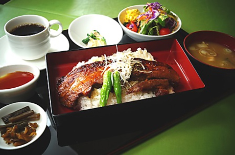 地元那須の食材をふんだんに使ったランチがおすすめ。ディナーは本格フレンチで。