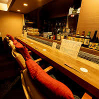 じっくりと会話を楽しめるカウンター席