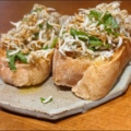 料理メニュー写真&nbsp;山盛りシラスのブルスケッタ