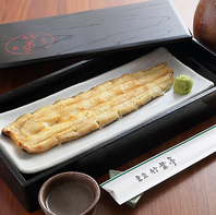 長年培ってきた目利きで厳選した鰻を1本丸ごと仕入れ。