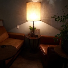 半個室の3名ソファー席