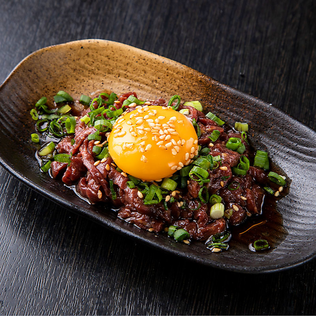 熊本県産馬肉の桜ユッケ 1,078円
