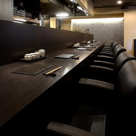 ふかふかのソファカウンターで過ごす特別な夜