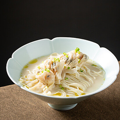 海老と豚肉ワンタン入り鶏白湯ラーメン