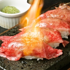 お席にて炙ります!シャリと和牛の脂が口の中でとろけあう…… 【和牛焼寿司】 5貫