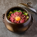 料理メニュー写真&nbsp;肉ユッケ土鍋ご飯