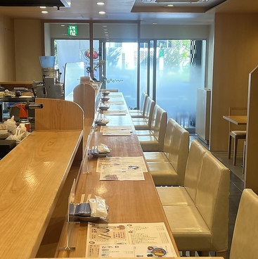 クリスピー餃子 ひまわり 築地店の雰囲気1