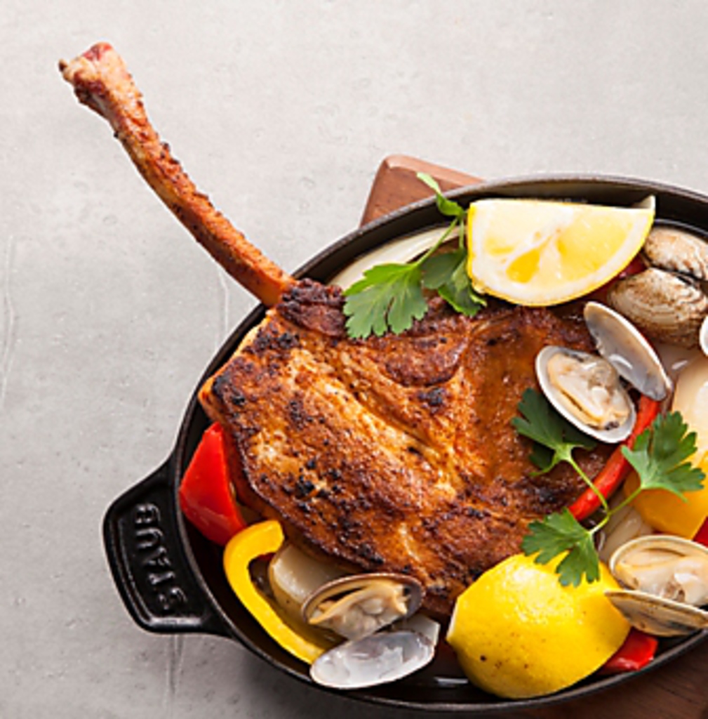 ランチはメインディッシュを数点から選ぶことができ、前菜やサラダはブッフェスタイル♪