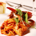 料理メニュー写真&nbsp;ズワイガニとブロッコリーの紅花入りパスタ
