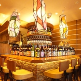 カウンター越しには全国各地の108種の焼酎がズラリ!!