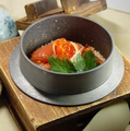 料理メニュー写真 鮭といくらの釜飯/角煮釜飯