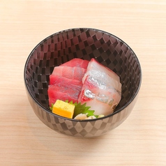 近大マグロと近大卒の魚のミニ丼