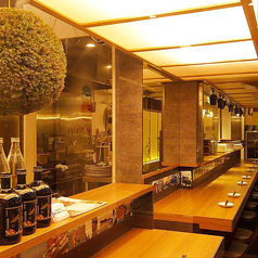 落ち着いた雰囲気のカウンター席は会社帰りのサクのみにもご利用下さい。