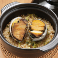料理メニュー写真 アワビ土鍋飯定食（味噌漬け焼魚、味噌汁、お新香、ご飯１合）