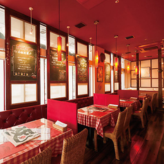 ソファ席を中心にくつろぎやすいお席