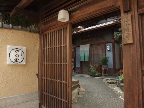 老舗旅館のような落ち着いた、古きよき純日本的空間です。