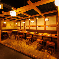 少人数から大人数まで対応可能な居酒屋空間