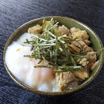 サイドメニューも充実★自家製チャーシューにタレとご飯がヤミツキになる「とも飯」もイチオシです！