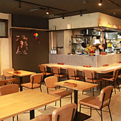 テーブル2名席×8