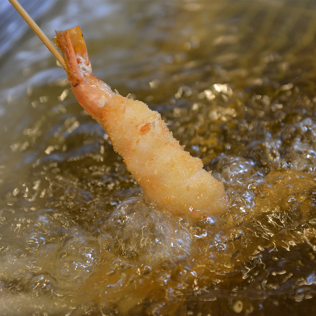 揚げたてが一番美味しい串カツは鮮度が命♪一つ一つを丁寧にスピード感を持ってお作りします！