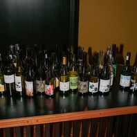 希少なナチュールワイン、カクテル、ウイスキーが充実