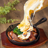 お肉に相性抜群のラクレットチーズをご用意！