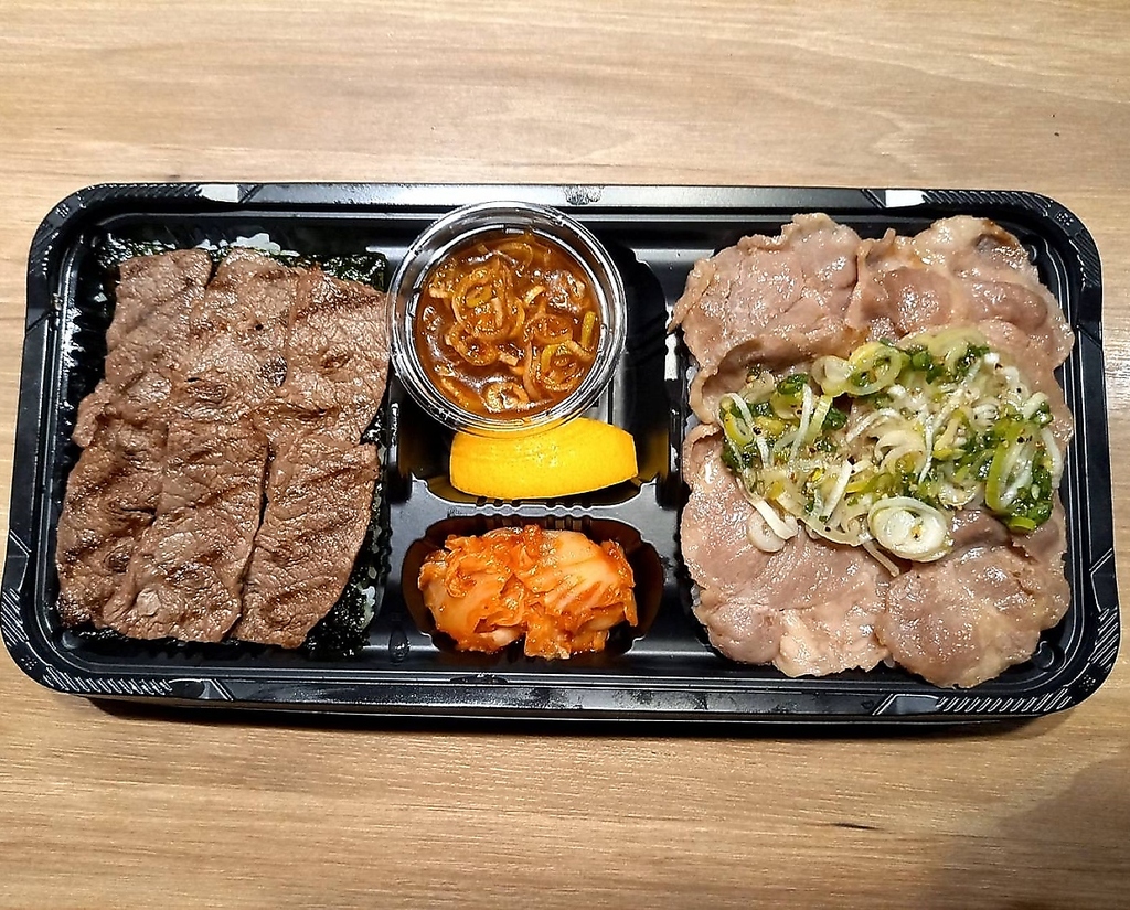 焼肉屋の弁当！！黒毛和牛を使用した弁当もあります！
