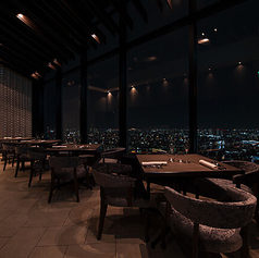 東京の美しい景色を一望できるテーブル席で、大切な方と極上の中華料理をご堪能ください。