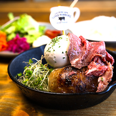 贅沢ミスジのローストビーフととブランド豚ハンバーグ弁当(半熟卵付)