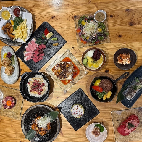 ジビエと日本酒を堪能できる創作居酒屋。会社帰りや宴会に最適です。