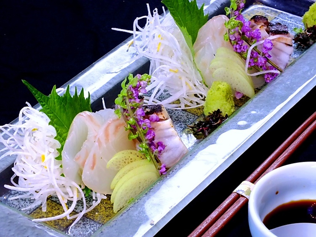 宴会コースには、新鮮な刺身を使用したお造りもご用意。