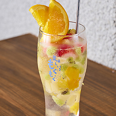 名物ごろごろフルーツサワーとノンアルカクテルで乾杯！