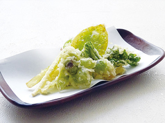 山菜と白魚天ぷら