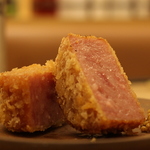 自称「日本一美味いハムカツ」です。ミシュランガイド認定の一流食材「雲仙ハム」のハムカツは肉厚！