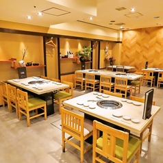 【飲み会や宴会にもおすすめ！】当店は会社でのご宴会や女子会、ママ会、オフ会など、ワイワイ集まる中規模宴会におすすめです。また、幹事様にもお得なクーポンや2時間飲み放題付きのコースを4,500円(税込)～各種ご用意しております！活気ある当店へぜひ！皆さまのご来店を心よりお待ちしております。