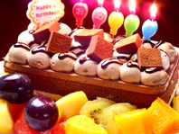 誕生日や記念日にサプライズ！特製ケーキとフルーツ盛♪
