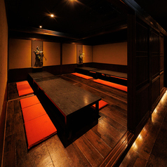 【20名様向け完全個室】ホっと一息つける掘りごたつ個室の数々が大人気。お得な飲み放題付きのご宴会コースはリーズナブルなコースから豪華内容のコースまで様々なシーンに合わせて豊富にご用意しております。各種ご宴会にぴったりな完全個室を多数ご用意しております◎ご予約・ご相談もお気軽にお問い合わせくださいませ。