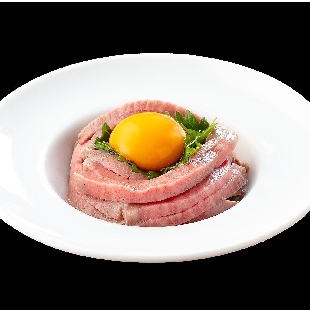 低温加熱した黒毛和牛のユッケです。当店の看板メニューになります。