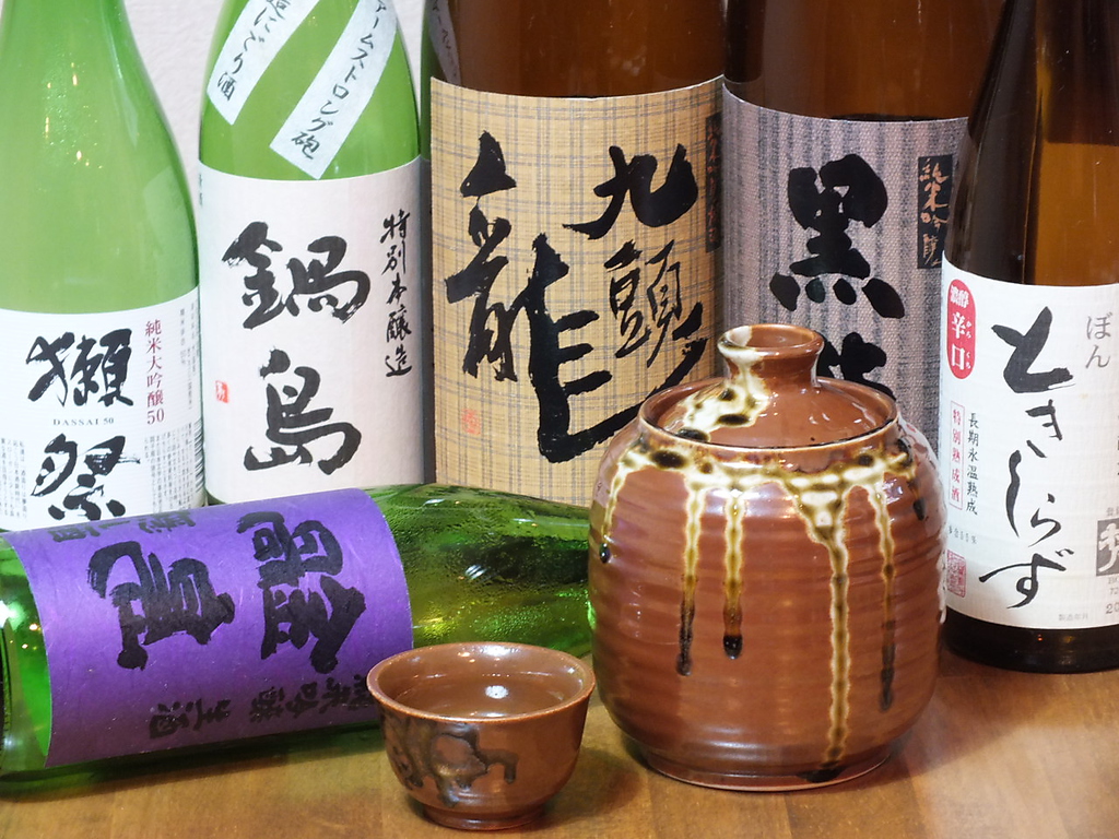 直接、お会いした蔵元さんのお酒を中心に本格焼酎・地酒・梅酒・果実酒、豊富に揃ってます。