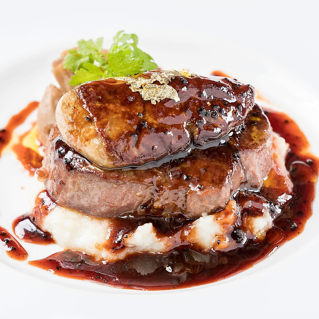 「牛フィレ肉とフォアグラのロッシーニ」が2500円！金のイタリアン一押の一品に仕上がっています。