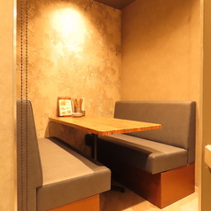 プライベートに楽しめる半個室席もございます！ご予約はお早めに♪