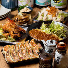 【飲み放題付き】梅コース（全6品）肉汁焼餃子、パリパリ油淋鶏などがはいったお手軽コースの写真