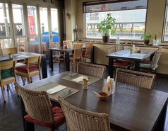 2から4名様掛けのお席