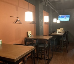 ハイテーブルで楽しめます。カウンターチェアも座り心地抜群です。